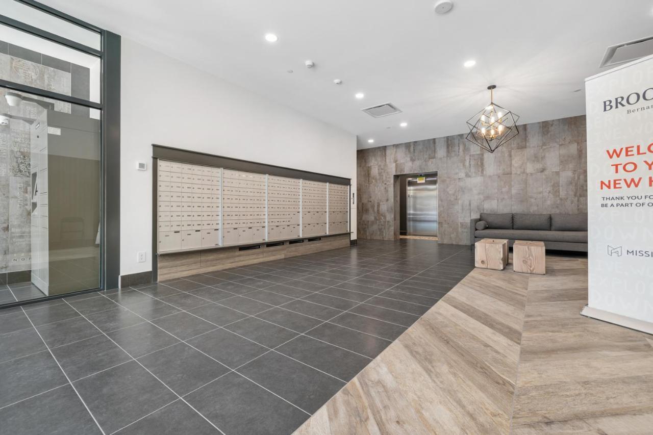 Brand New Luxury Downtown Near The Beach #13 Kelowna Exterior photo