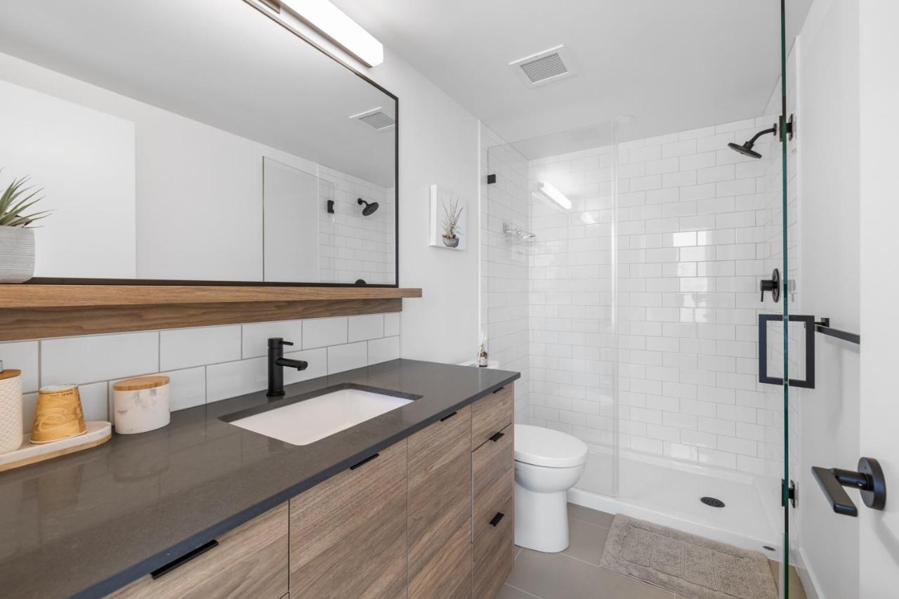 Brand New Luxury Downtown Near The Beach #13 Kelowna Exterior photo